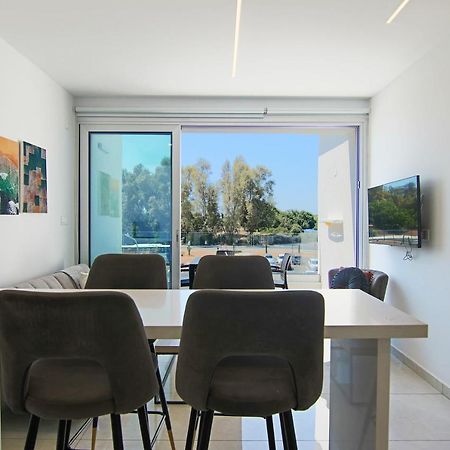 Phaedrus Living - Seaside Executive Flat Harbour 203 Appartement Paphos Buitenkant foto