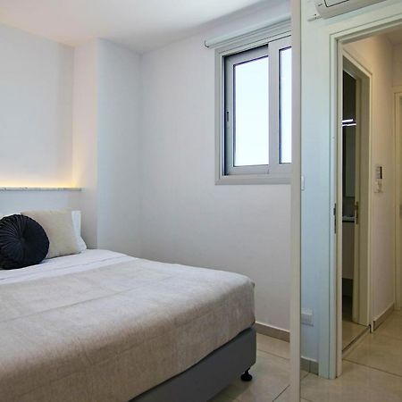 Phaedrus Living - Seaside Executive Flat Harbour 203 Appartement Paphos Buitenkant foto