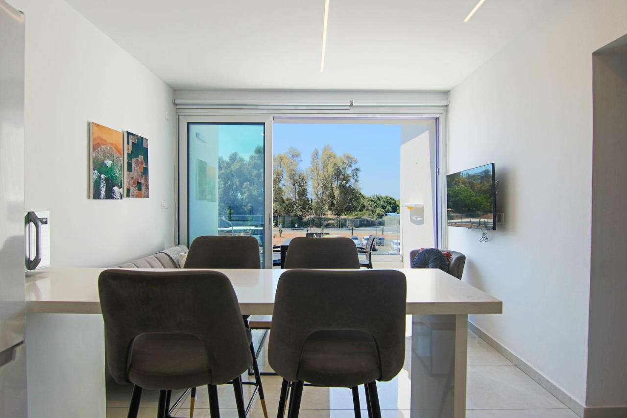 Phaedrus Living - Seaside Executive Flat Harbour 203 Appartement Paphos Buitenkant foto