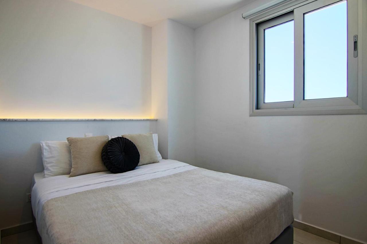 Phaedrus Living - Seaside Executive Flat Harbour 203 Appartement Paphos Buitenkant foto