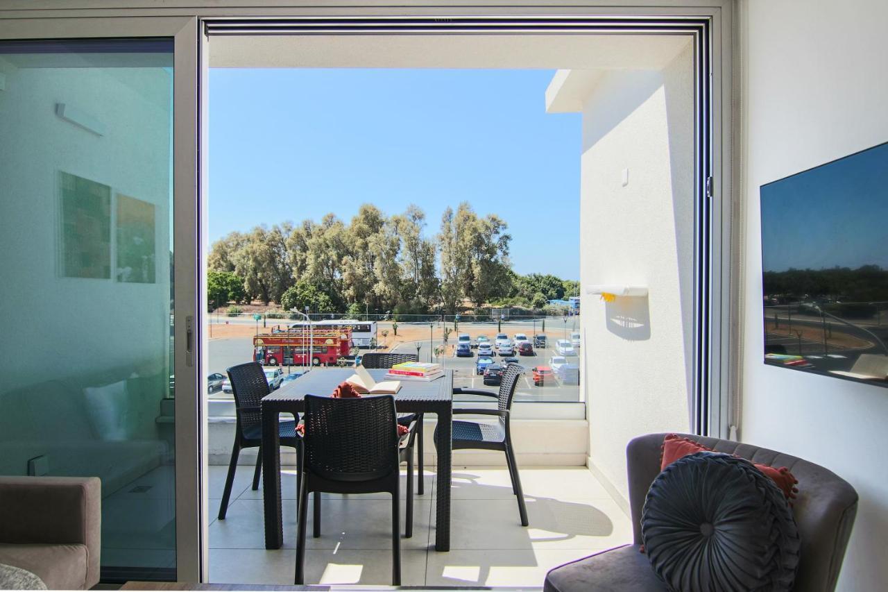 Phaedrus Living - Seaside Executive Flat Harbour 203 Appartement Paphos Buitenkant foto