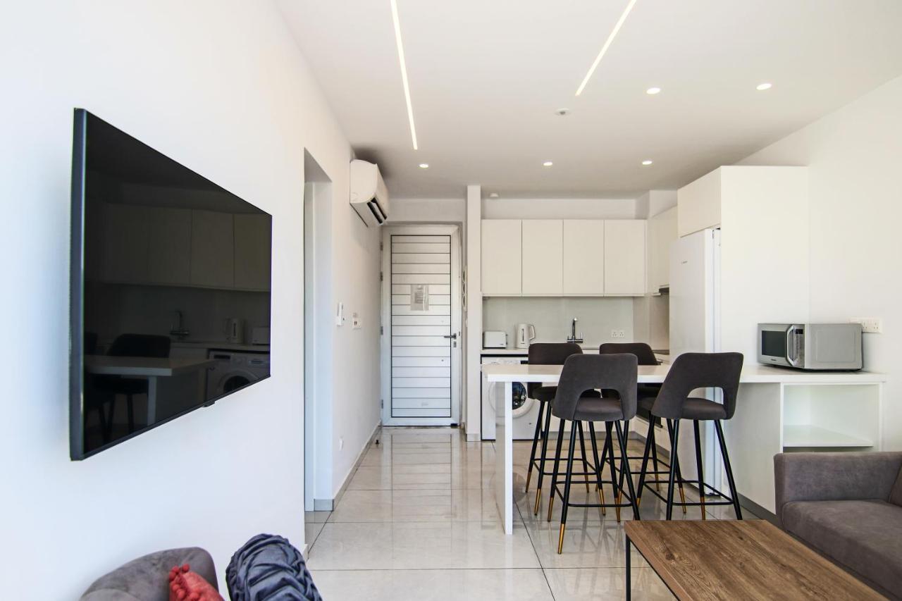 Phaedrus Living - Seaside Executive Flat Harbour 203 Appartement Paphos Buitenkant foto