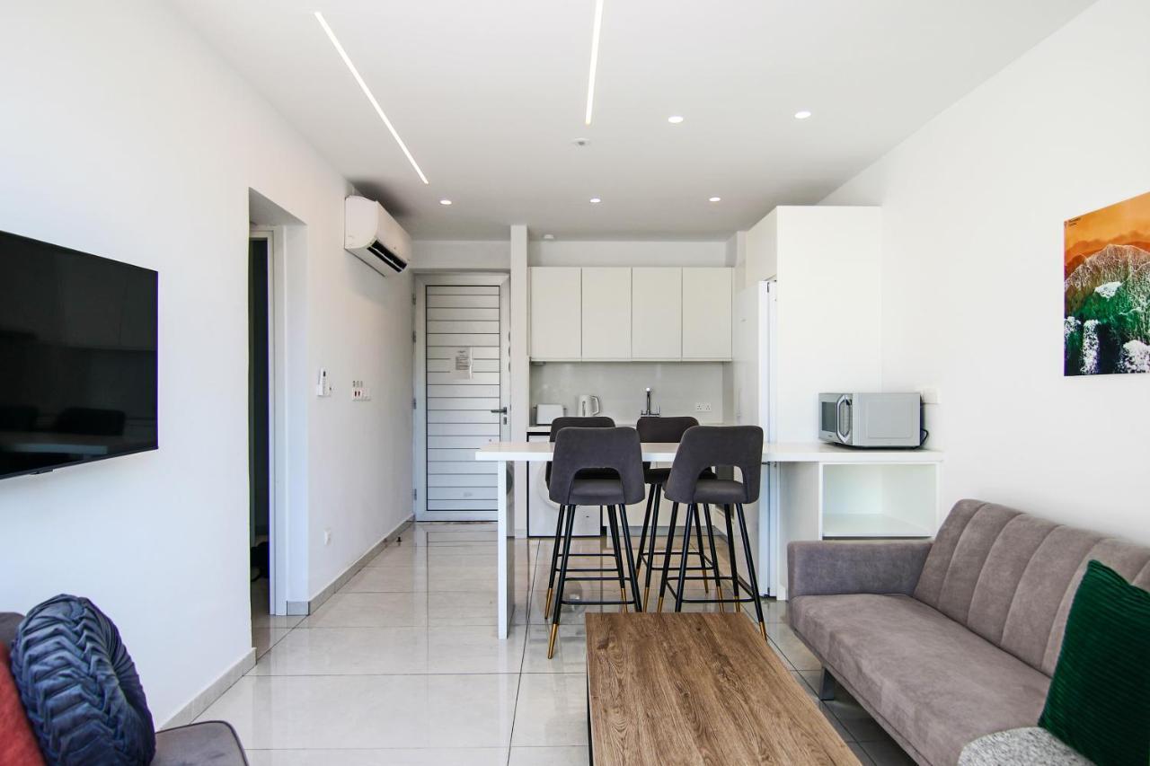 Phaedrus Living - Seaside Executive Flat Harbour 203 Appartement Paphos Buitenkant foto